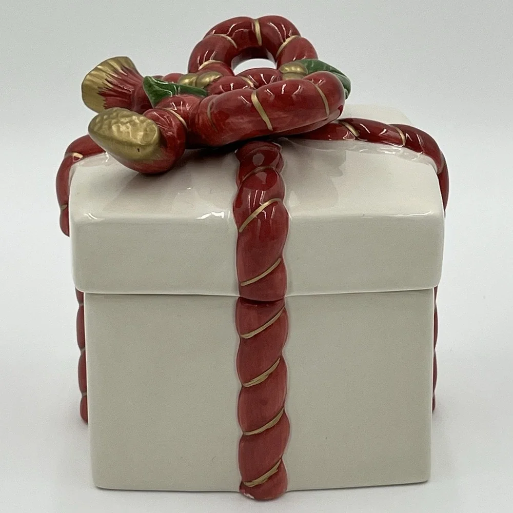 Vintage Fitz and Floyd Christmas bow Ceramic trinket box  